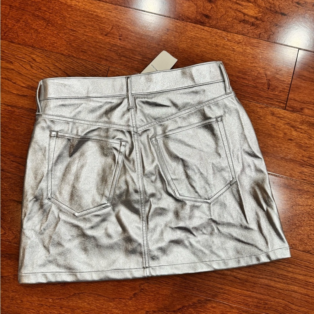 NWT Abercrombie & Fitch Silver Vegan Leather 5 Pocket Mini Skirt Size: 27 - Picture 6 of 6
